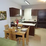 Ξενοδοχείο με διαμερίσματα Aphrodite Sands 4*