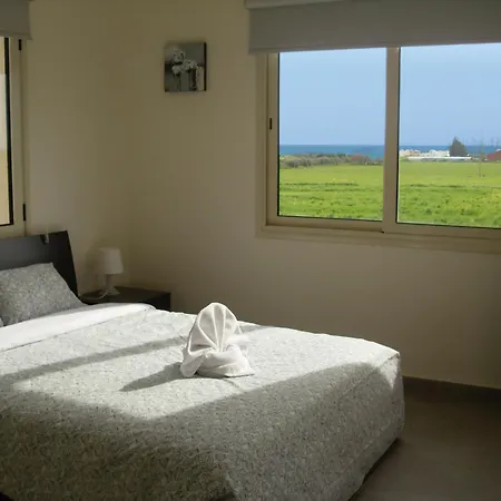מלון דירות Aphrodite Sands 4*