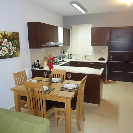 מלון דירות Aphrodite Sands 4*