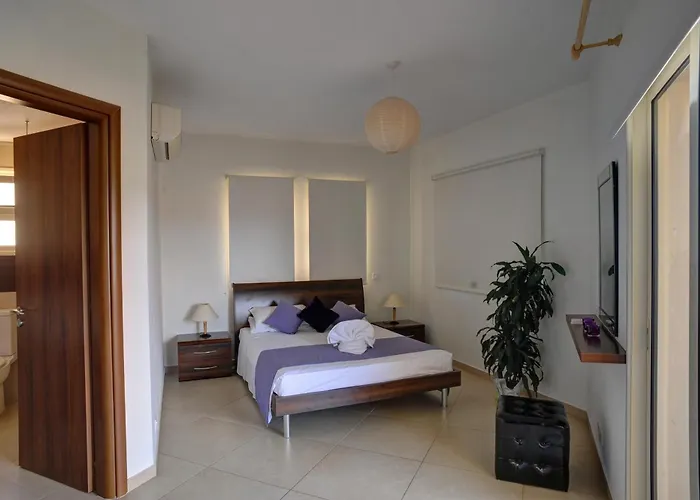 Ξενοδοχείο με διαμερίσματα Aphrodite Sands 4*